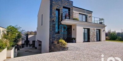 4 bedroom  Villa for sale in Fontenay-Trésigny, France