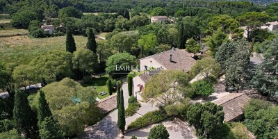 14 room  House for sale in Saint-Rémy-de-Provence, France