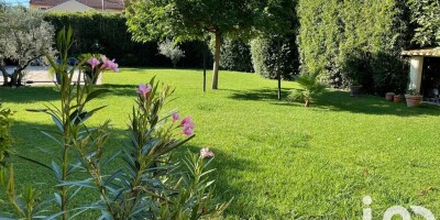 5 bedroom  Villa for sale in Pélissanne, France