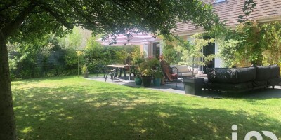 Villa for sale in Orgeval, France