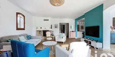 5 bedroom  Villa for sale in Le Beausset, France