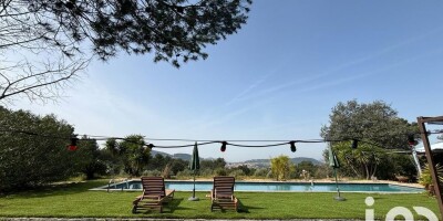 6 room  Villa for sale in Le Beausset, France