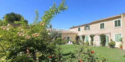 8 room  House for sale in Saint-Rémy-de-Provence, France