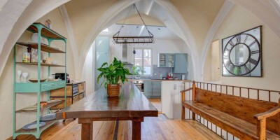 6 room  Townhouse for sale in Arles, France