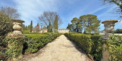15 room  House for sale in Aix-en-Provence, French Riviera