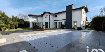 6 bedroom  Villa for sale in Pessac, Nouvelle-Aquitaine