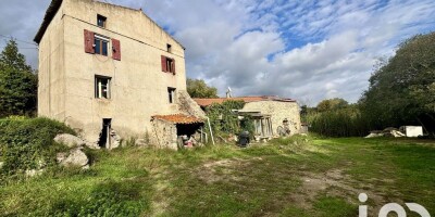 6 bedroom  Villa for sale in Eus, France
