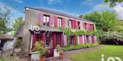 6 bedroom  Villa for sale in Le Mesnil-Saint-Denis, France