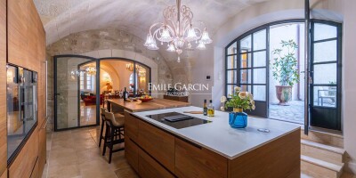 8 room  House for sale in Saint-Rémy-de-Provence, France