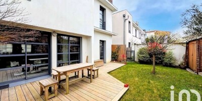 7 room  Villa for sale in Le Bouscat, France