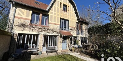 4 bedroom  Villa for sale in Fontainebleau, France