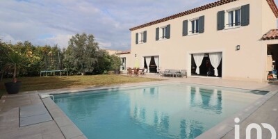 5 bedroom  Villa for sale in Pertuis, France