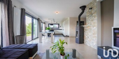 3 bedroom  Villa for sale in Viry, France
