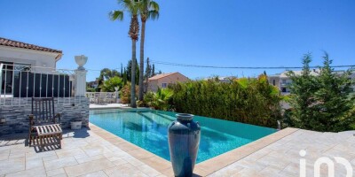 5 bedroom  Villa for sale in Saint-Raphaël, France