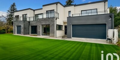 8 room  Villa for sale in Magny-les-Hameaux, Île-de-France