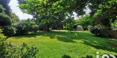 5 bedroom  Villa for sale in La Ville-du-Bois, France
