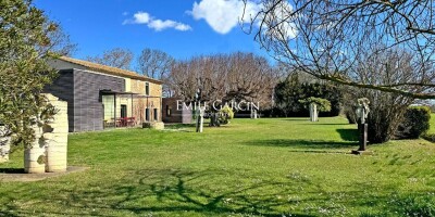 8 room  House for sale in Arles, France