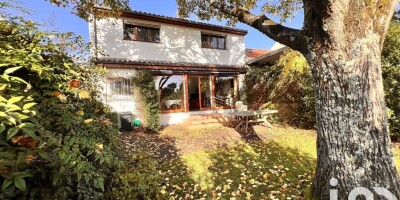 Villa for sale in Bordeaux, France