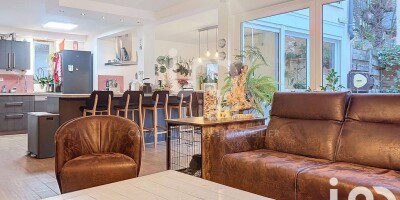 4 bedroom  Villa for sale in Fontainebleau, Île-de-France