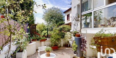 Villa for sale in Romainville, France