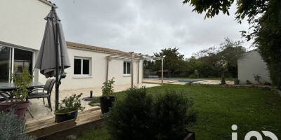 6 bedroom  Villa for sale in Lagord, France