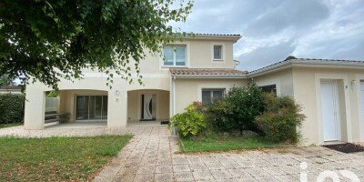 Villa for sale in Breuillet, France
