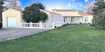 3 bedroom  Villa for sale in Saint-Pierre-d'Oléron, Nouvelle-Aquitaine