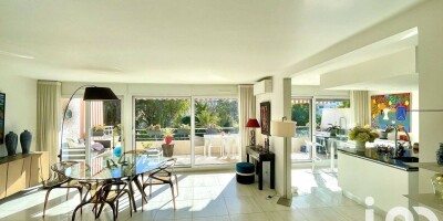Flat for sale in Saint-Tropez, French Riviera