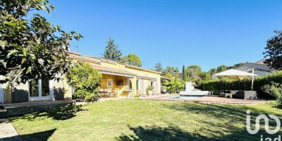 5 bedroom  Villa for sale in Cabriès, France
