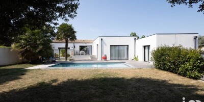 Villa for sale in Nieul-sur-Mer, France