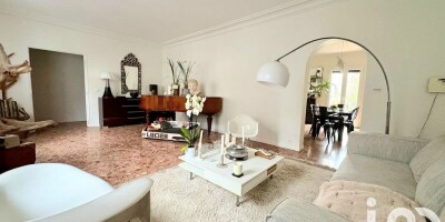 5 bedroom  Villa for sale in Thiais, France