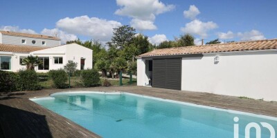 Villa for sale in Nieul-sur-Mer, France