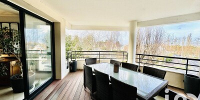 7 room  Flat for sale in Saint-Cloud, Île-de-France