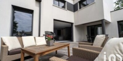 6 room  Villa for sale in Royan, France
