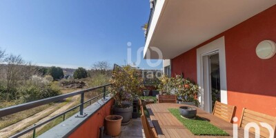 5 room  Flat for sale in Croissy-sur-Seine, France