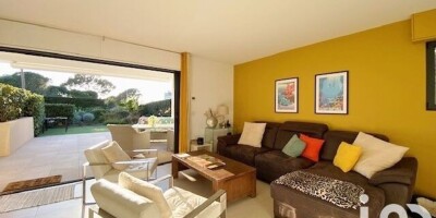 2 bedroom  Apartment for sale in Saint-Raphaël, France