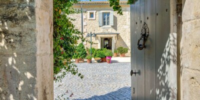 8 room Detached House for sale in Arles, French Riviera