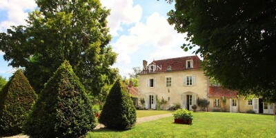 10 room  House for sale in Auxerre, France