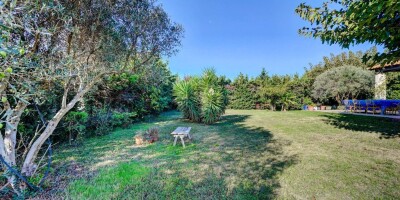 3 bedroom  Detached House for sale in Arles, French Riviera