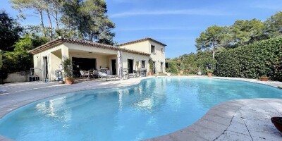 3 room  House for sale in Mougins, France