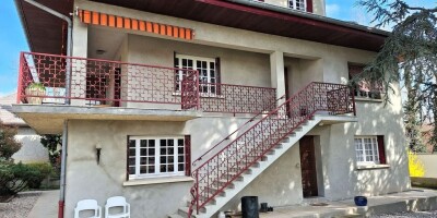 8 room  House for sale in Jonage, France