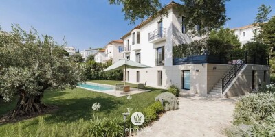 7 room  House for sale in Nice, France