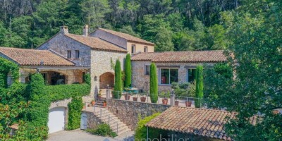 5 bedroom  Villa for sale in Auriol, France