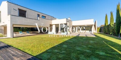 4 bedroom  Villa for sale in Saint-Rémy-de-Provence, France