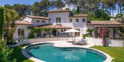 8 room  House for sale in Mougins, France