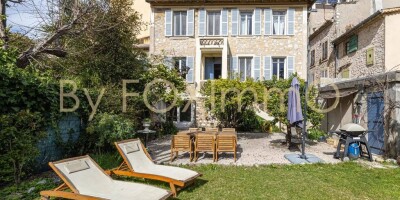 9 room  House for sale in Vence, France