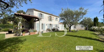 5 bedroom  Villa for sale in Vaison-la-Romaine, French Riviera
