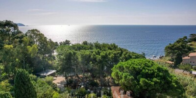 6 room  House for sale in Carqueiranne, France