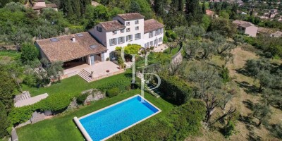 8 room  House for sale in Mougins, France