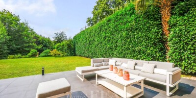 10 room  House for sale in Vaucresson, France